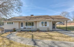 1140 Foxcroft Road, Bristol, VA 24201