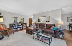 460 Raintree Court, Glen Ellyn, IL 60137