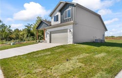 2200 SE Oak Ridge Drive, Oak Grove, MO 64075