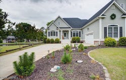 113 Bowline Road, New Bern, NC 28562