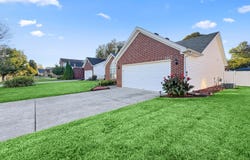 11204 Woodridge Lake Way, Louisville, KY 40272