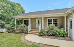 5 Walnut Landing Cir, Hardy, VA 24101