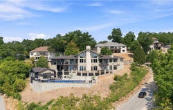 1104 Beacon Pointe Circle, Lake Ozark, MO 65049
