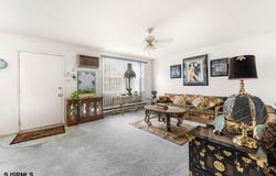 160 Elmtowne Blvd, Hammonton, NJ 08037