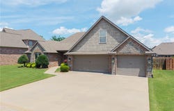 6105 W Bainbridge Drive, Rogers, AR 72758