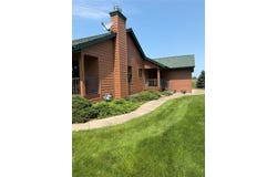 201 385th Avenue, Grinnell, IA 50112