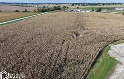 4299 Lewis Access Road, Center Point, IA 52213