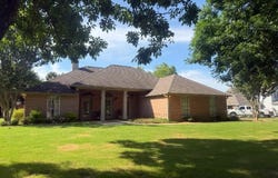 5567 Lakefront Dr, Tupelo, MS 38801