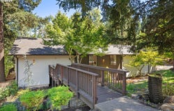 27 MARLBORO Ln, Eugene, OR 97405