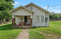 709 E 18th Street, Cameron, TX 76520