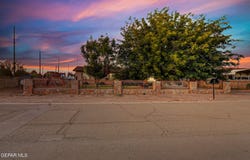 171 HOLGUIN Avenue, Vinton, TX 79821