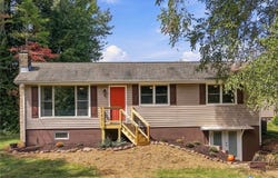 7129 Lakeshore Dr, Quinton, VA 23141
