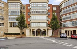 19370 MAGNOLIA GROVE Square, LEESBURG, VA 20176