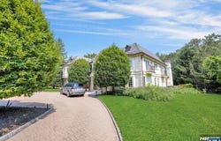 186 Hoover Drive, Cresskill, NJ 07626