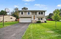 136 Augusta Road, Oswego, IL 60543