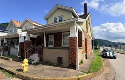 10 9th St, McMechen, WV 26040