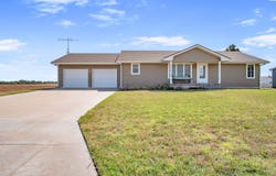 208 Hilltop Dr, Inman, KS 67460