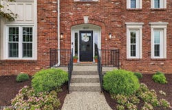 807 Foxfire Dr, Louisville, KY 40223