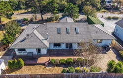277 10th St SE, Bandon, OR 97411