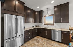 26183 Sunset Bluff Dr, Canistota, SD 57012