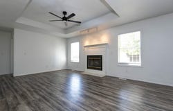 210 E Robin Road, Clever, MO 65631