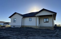 1625 Juneau Pl SE, Orange City, IA 51041