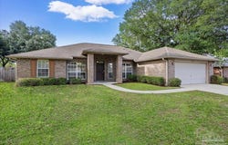5836 Chi Chi Cir, Milton, FL 32570