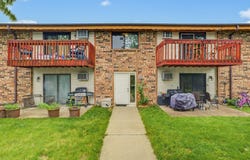 627 Hartridge Dr, Hartland, WI 53029