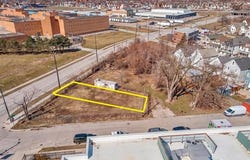 8306 Conant St, Detroit, MI 48211