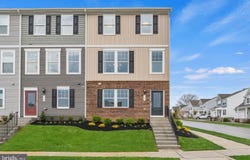 12 WILSON Mews, RANSON, WV 25438