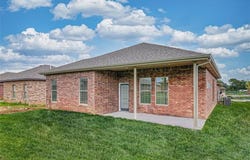 18565 W 195th Terrace, Spring Hill, KS 66083