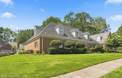 10 Moss Forest Place, Jackson, MS 39211