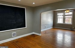326 E BROADWAY, RED LION, PA 17356
