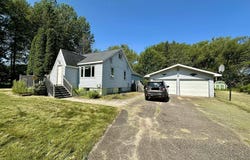 1114 Willow Road, Gladstone, MI 49837