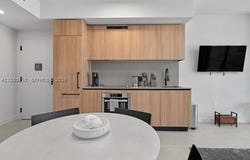 121 NE 5th St, Miami, FL 33132