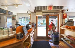 87 Water Street, Woods Hole, MA 02543