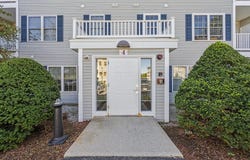 4 Crestview Cir, Londonderry, NH 03053