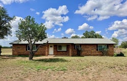 611 Deer Trail dr, Jourdanton, TX 78026
