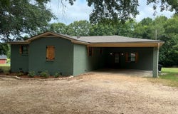 96 Hines Rd., LAUREL, MS 39443