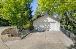 27 MARLBORO Ln, Eugene, OR 97405