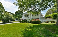 22 Chatham Road, Commack, NY 11725