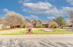 2422 Sunset Drive, Clinton, OK 73601