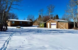 28 W Shore Road, Babb, MT 59411