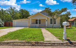 415 Elm St, Seguin, TX 78155