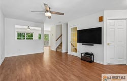 40 Lakeview Drive, Helmetta, NJ 08828