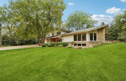 W350S3525 Waterville Rd, Oconomowoc, WI 53066