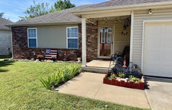 707 S Sunmeadow Drive, Strafford, MO 65757