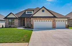1626 S Pinecone Path, Springfield, MO 65809