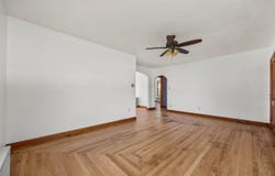 305 7th Ave, Clarence, IA 52216