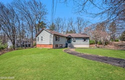 1093 Lancaster Drive, Bushkill, PA 18324